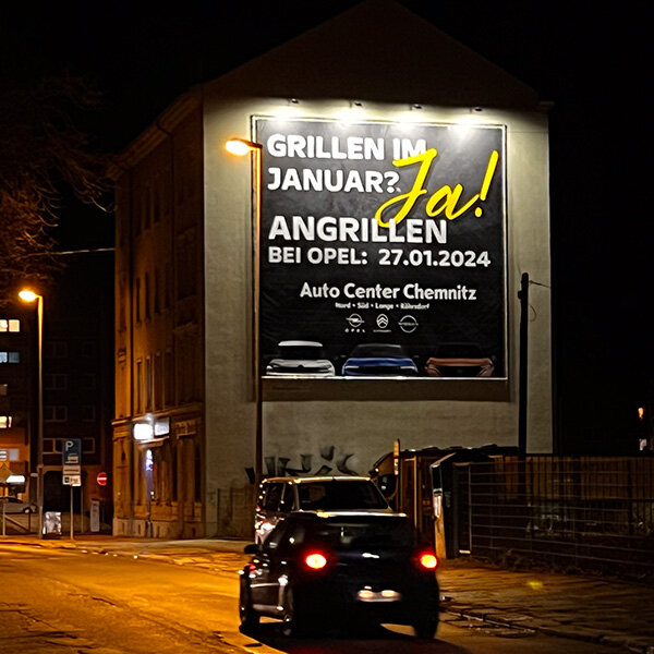 PWC Plakatversion Chemnitz - Riesenposter OPEL Autohaus mit der Aktion Wintergrillen - Außenwerbung Standort AUGUSTE
