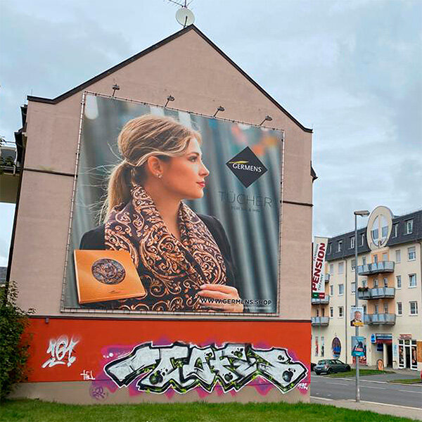 PWC Plakatwerbung Chemnitz - Riesenposter von GERMENS ARTFASHION mit dem Motiv Seidenschals - Außenwerbung Standort CLAUSI 