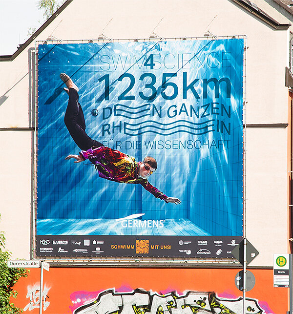 PWC Plakatwerbung Chemnitz - Riesenposter von HOCHSCHULE MITTWEIDA mit dem Motiv Langstreckenschwimmer 