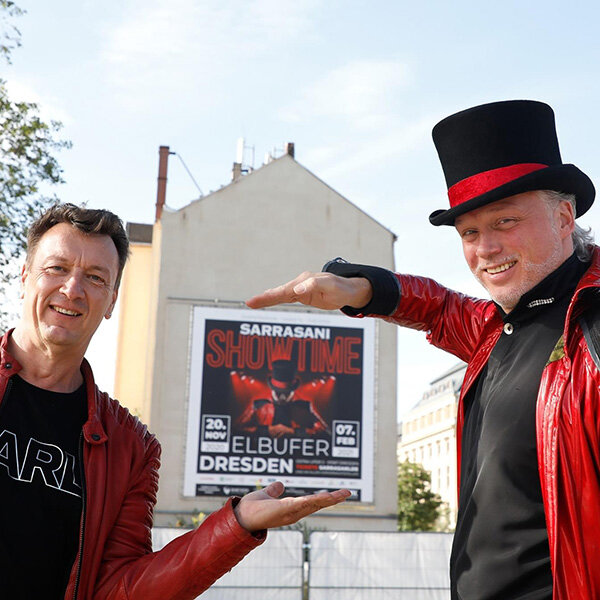 PWC Plakatwerbung Chemnitz - Riesenposter vom Zirkus Sarrasani Dresden für seine Varieté-Show - Außenwerbung Standort HARTI