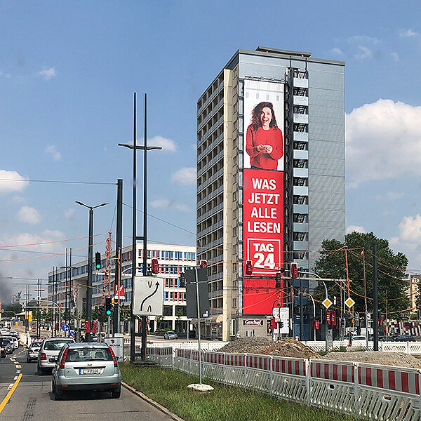 PWC Plakatwerbung Chemnitz - Riesenposter von TAG24.de - Außenwerbung Standort MEGA 240 m²