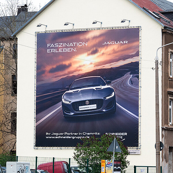 PWC Plakatwerbung Chemnitz - Riesenposter von SCHNEIDER GRUPPE mit Motiv JAGUAR - Außenwerbung Standort ZWICKE