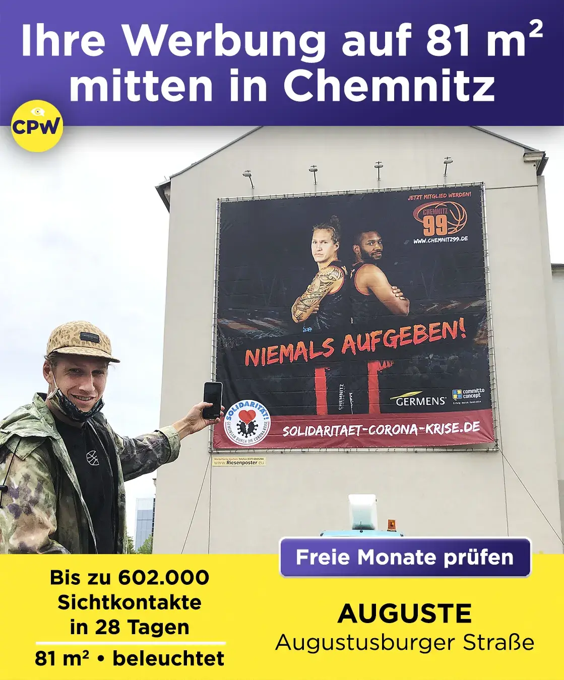 Gebäudefassade mit Riesenposter AUGUSTE in Chemnitz als 81 m² Außenwerbefläche