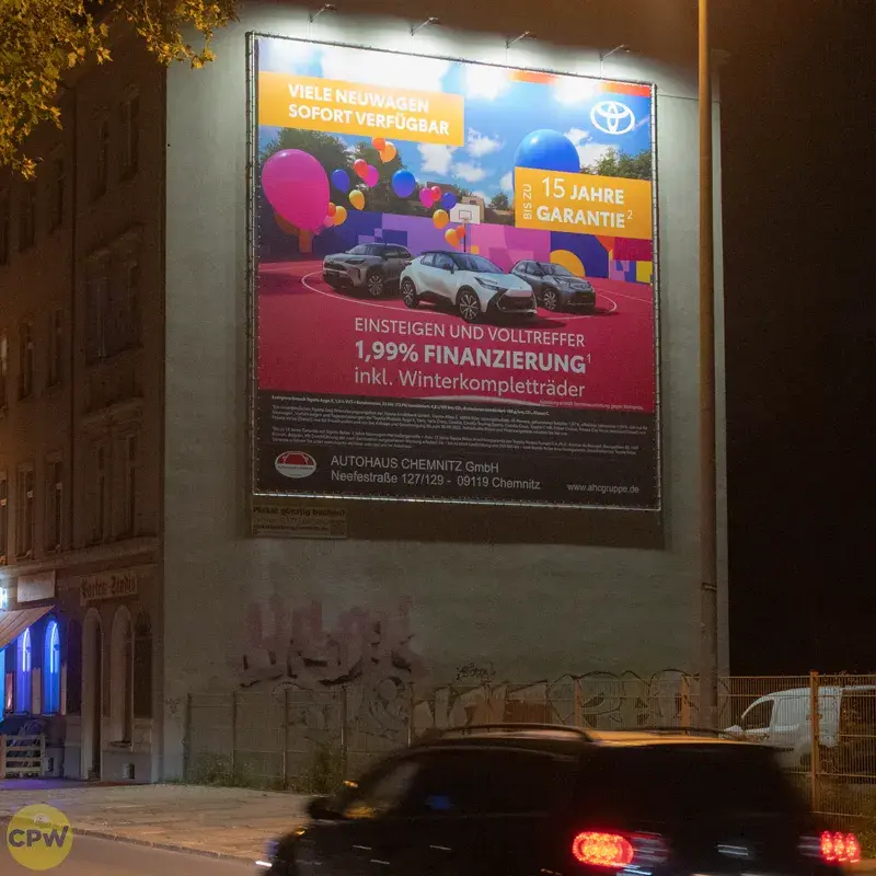 Toyota Chemnitz - Riesenposter am 81 qm großen Außenwerbestandort AUGUSTE in Chemnitz