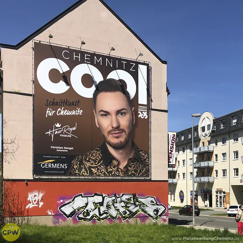 Kampagne Chemnitz Cool - Haar Royal Friseur - Riesenposter am 64 qm großen Außenwerbestandort CLAUSI in Chemnitz
