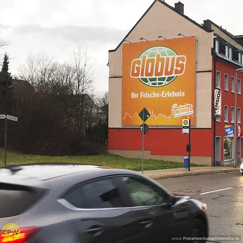 GLOBUS - Riesenposter am 64 qm großen Außenwerbestandort CLAUSI in Chemnitz
