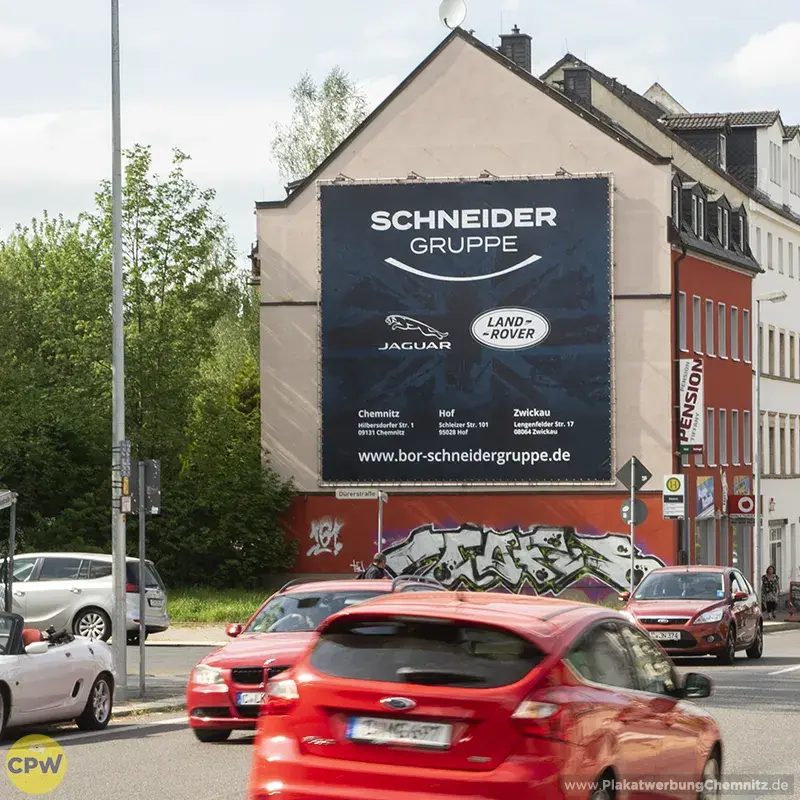 Schneider Gruppe - Jaguar und Landrover - Riesenposter am 64 qm großen Außenwerbestandort CLAUSI in Chemnitz