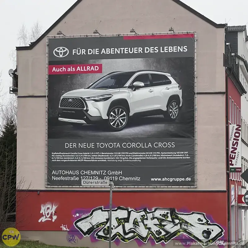 Autohaus Chemnitz GmbH - Toyota - Riesenposter am 64 qm großen Außenwerbestandort CLAUSI in Chemnitz
