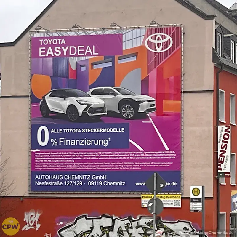 Autohaus Chemnitz GmbH - Toyota - Riesenposter am 64 qm großen Außenwerbestandort CLAUSI in Chemnitz