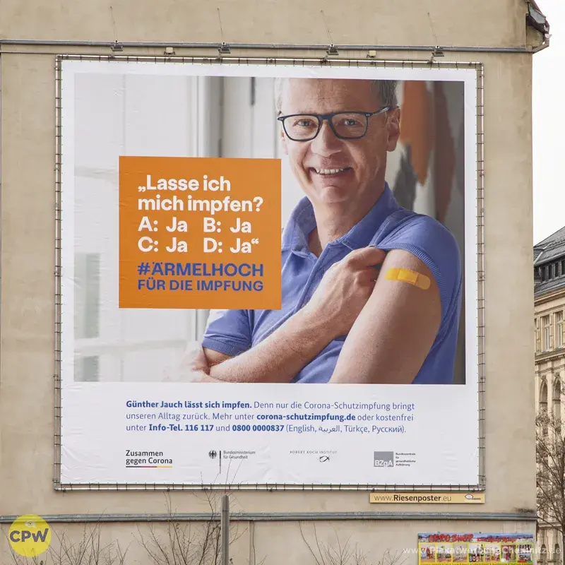 Corona Impfung - Riesenposter am 81 qm großen Außenwerbestandort HARTI in Chemnitz
