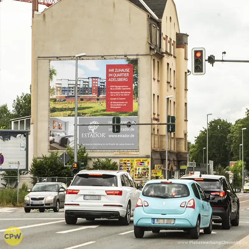 ESTADOR - Riesenposter am 81 qm großen Außenwerbestandort HARTI in Chemnitz