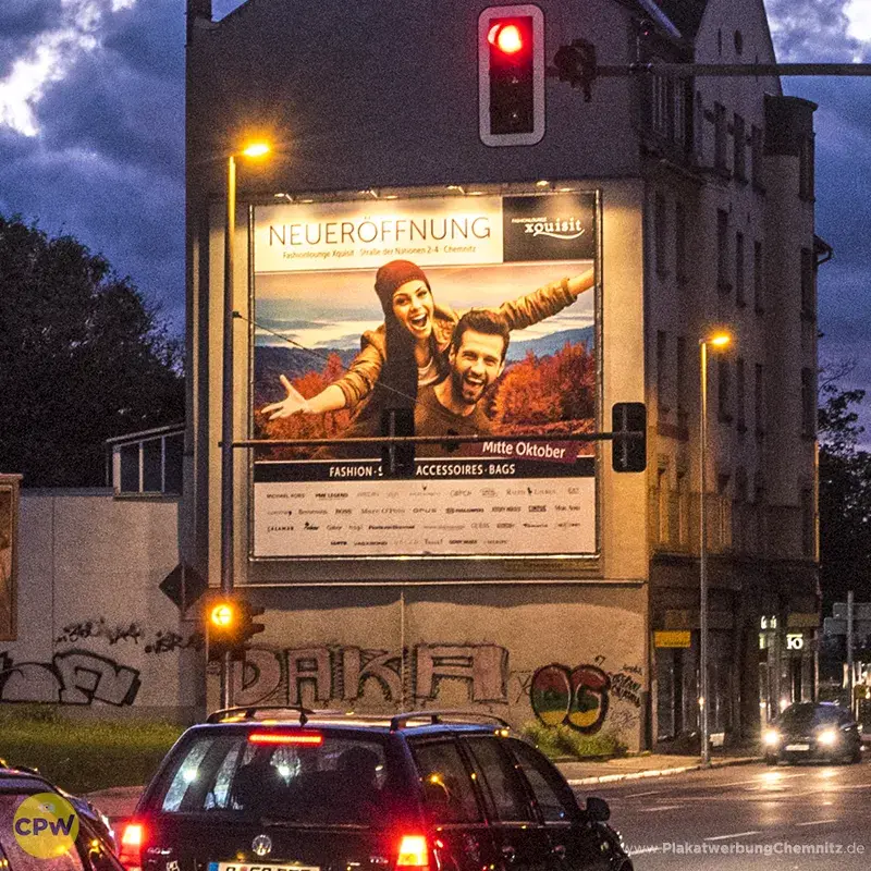  XQUISIT - Riesenposter am 81 qm großen Außenwerbestandort HARTI in Chemnitz