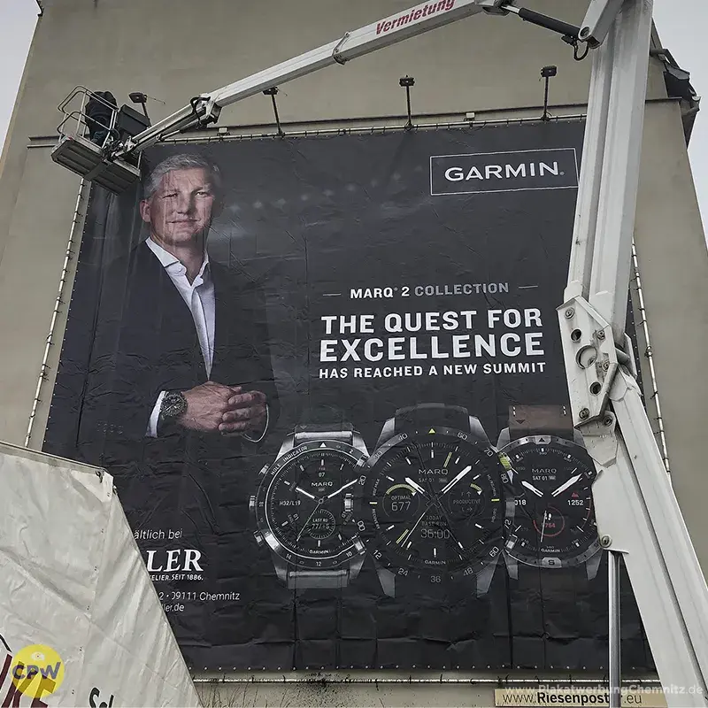 Juwelier Roller GARMIN Uhren - Riesenposter am 81 qm großen Außenwerbestandort HARTI in Chemnitz