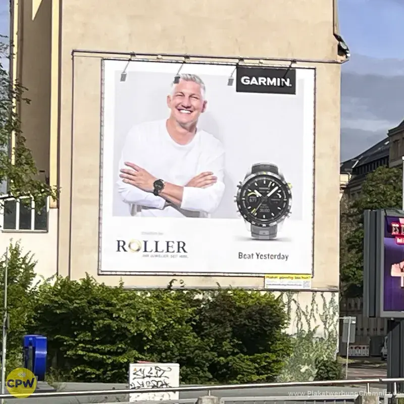 Juwelier Roller GARMIN Uhren - Riesenposter am 81 qm großen Außenwerbestandort HARTI in Chemnitz