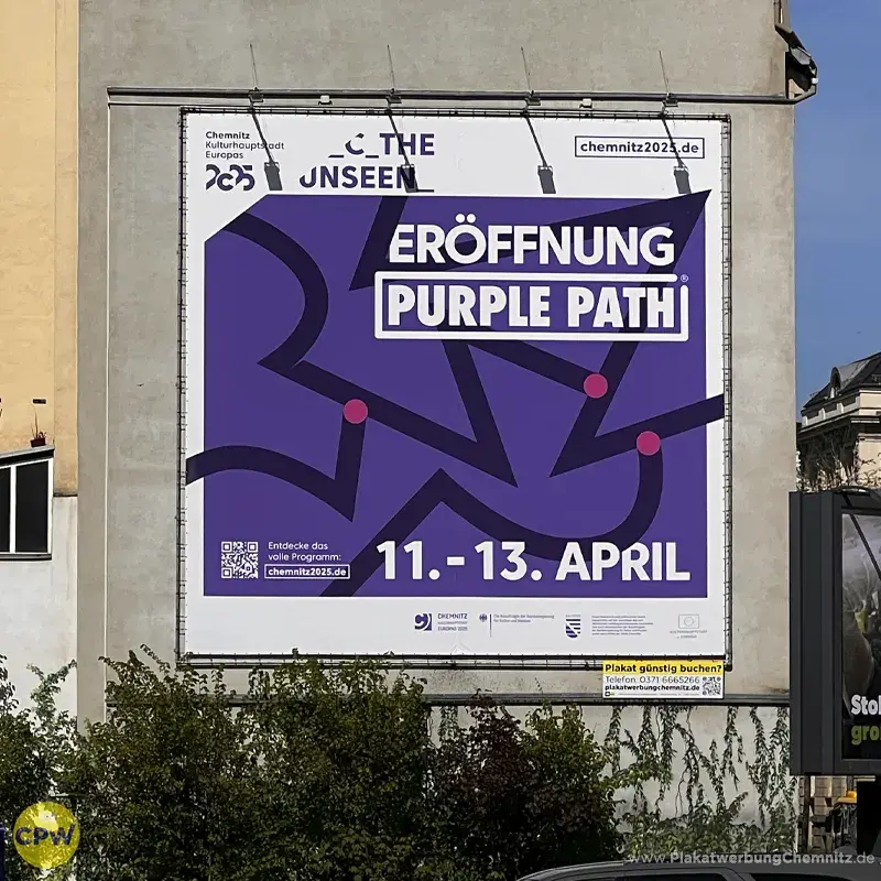 Kulturhauptstadt Europas 2025 PURPLE PATH Eröffnung  - Riesenposter am 81 qm großen Außenwerbestandort HARTI in Chemnitz