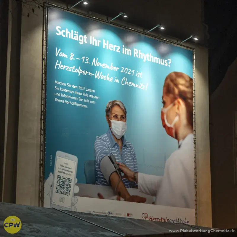 PFIZER  - Riesenposter am 81 qm großen Außenwerbestandort HARTI in Chemnitz