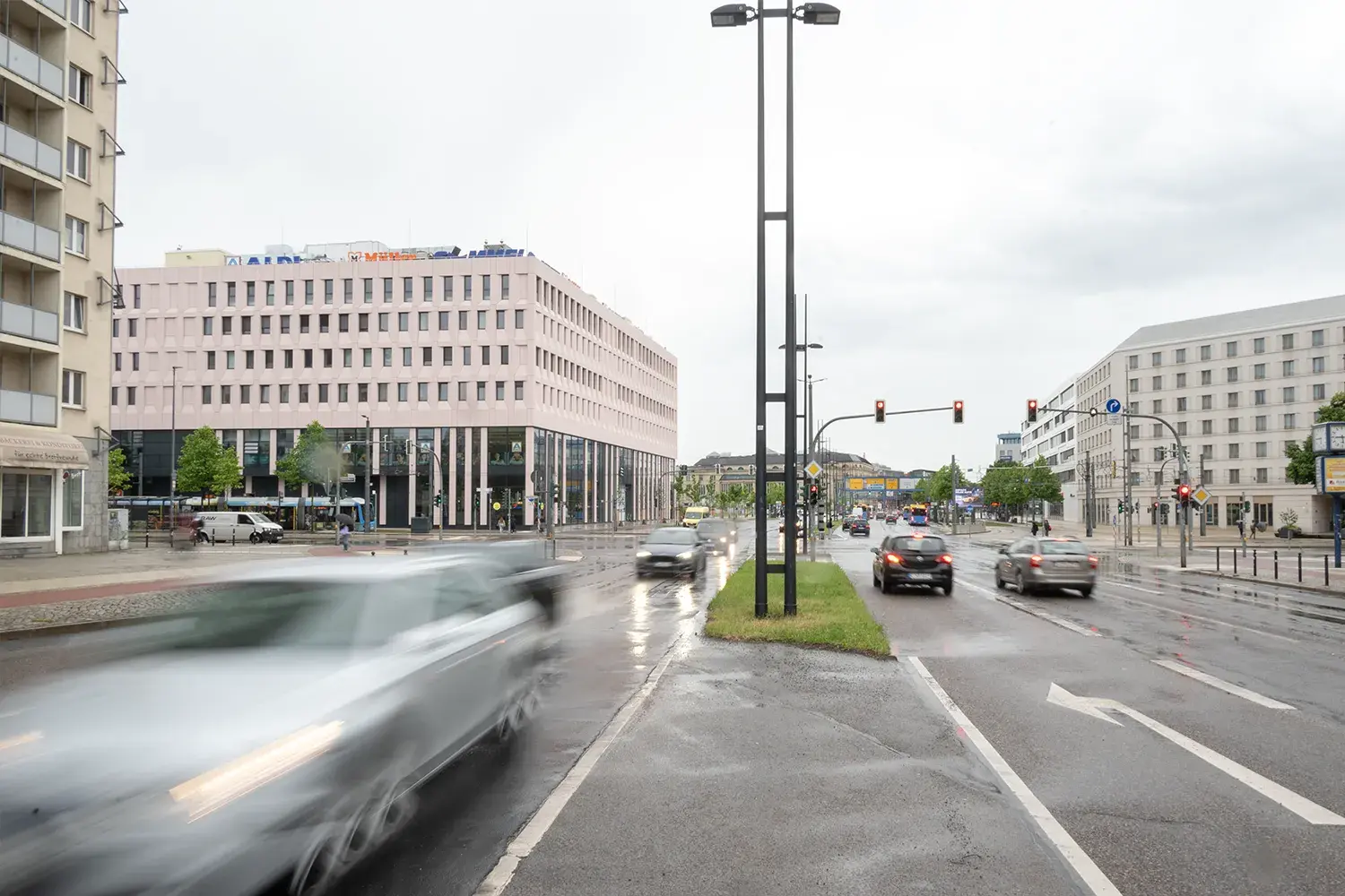 Kreuzung Bahnhofstraße/Brückenstraße aus Sicht vom Bahnhof kommend