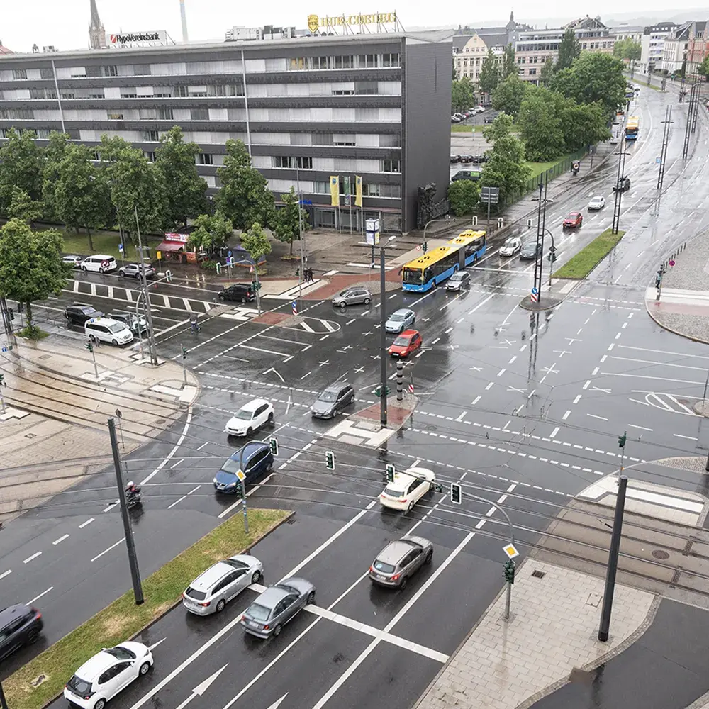 Kreuzung Bahnhofstraße/Brückenstraße aus Sicht von der Poliklinik