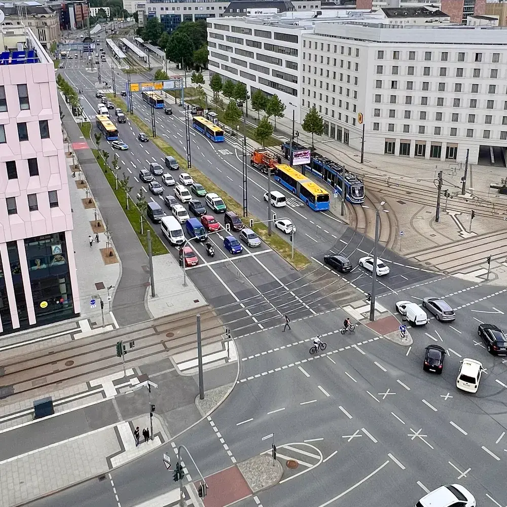 Kreuzung Bahnhofstraße/Brückenstraße aus Sicht vom MEGA Ad Tower