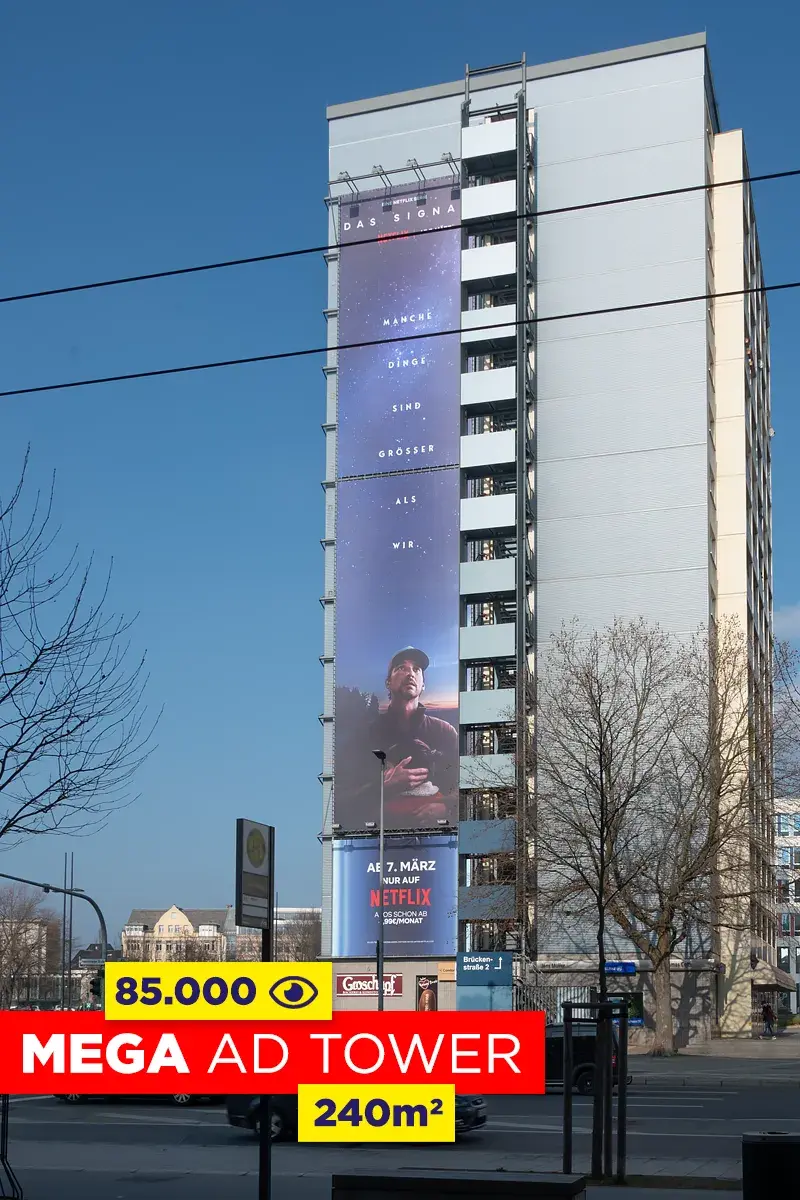 Riesenposter am MEGA Ad Tower NETFLIX
