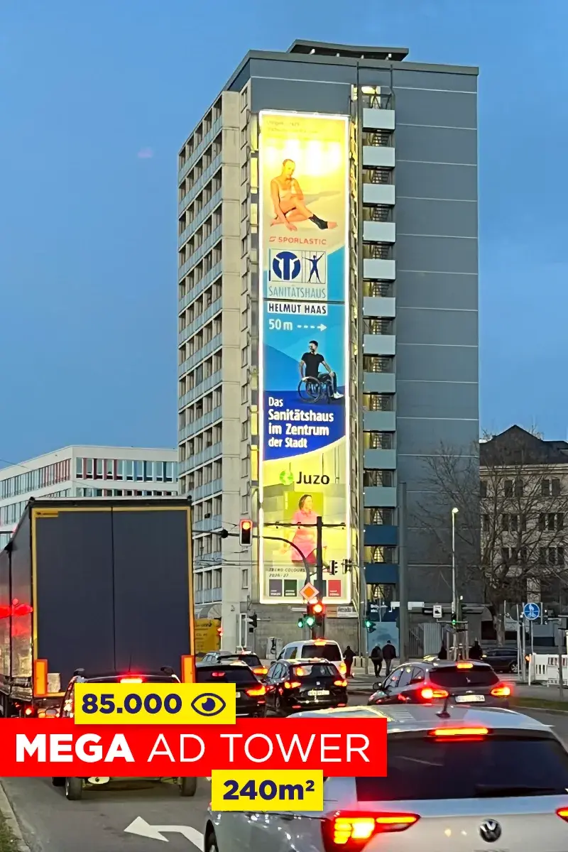 Riesenposter am MEGA Ad Tower Sanitätshaus Haas