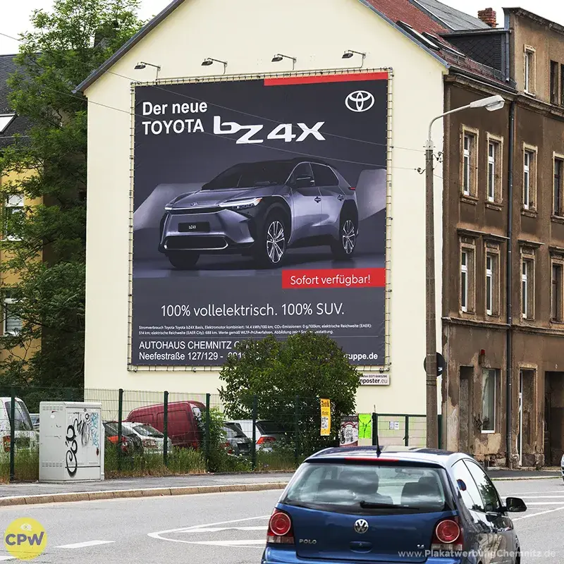 Autohaus Chemnitz Toyota - Riesenposter am 64 qm großen Außenwerbestandort ZWICKE in Chemnitz
