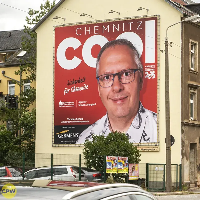 Kampagne Chemnitz Cool - Sparkassenversicherung - Riesenposter am 64 qm großen Außenwerbestandort ZWICKE in Chemnitz