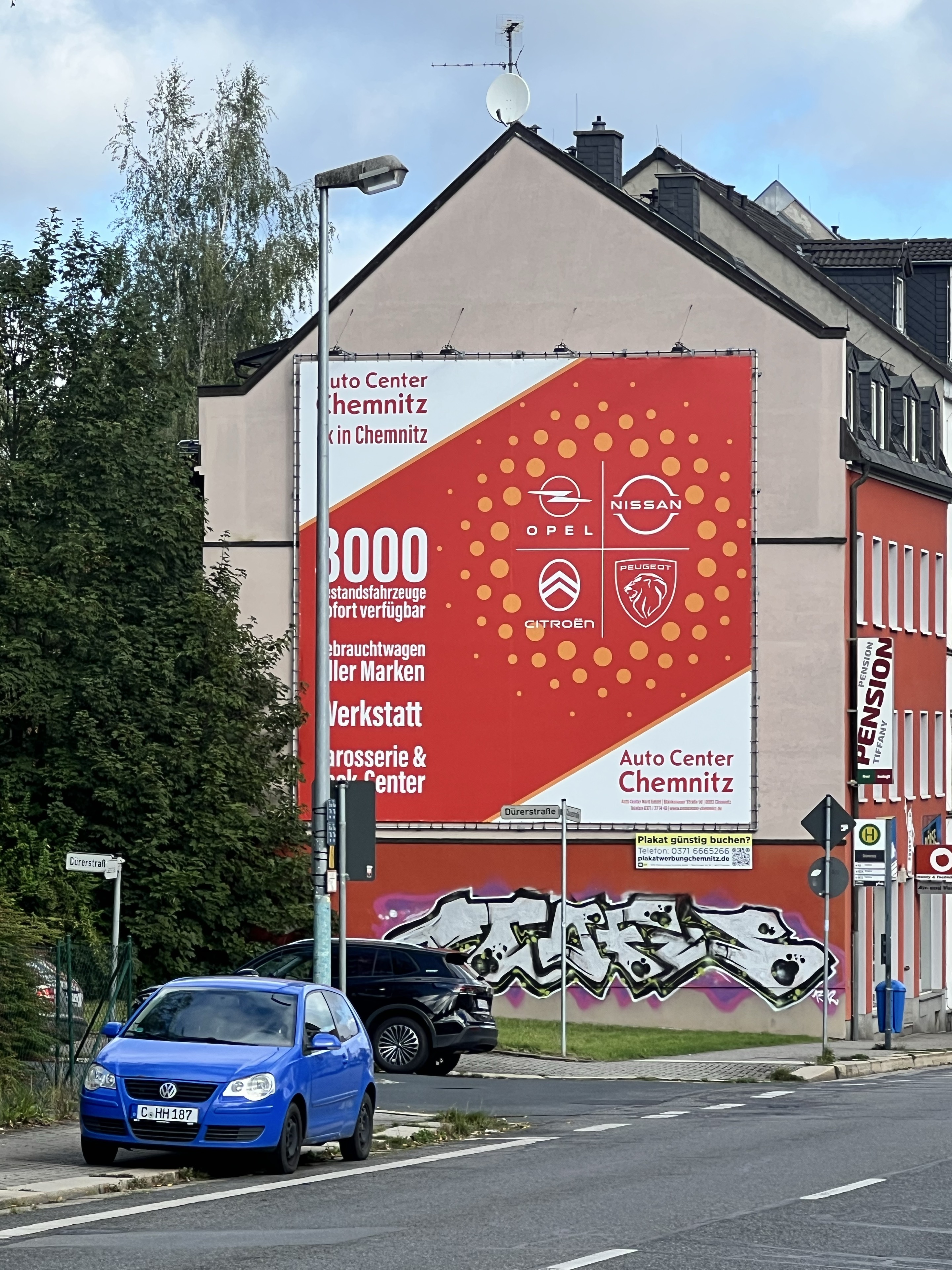 Auto-Center-Chemnitz-Riesenposter am Standort CLAUSI an der Clausstraße