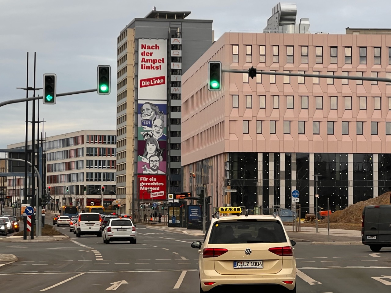 Plakatwerbung der Partei Die Linke am MEGA