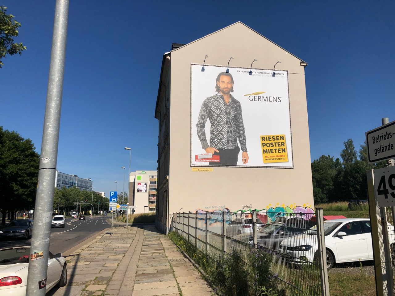 GERMENS-Plakat mit schwarz-weiß gemustertem Hemd